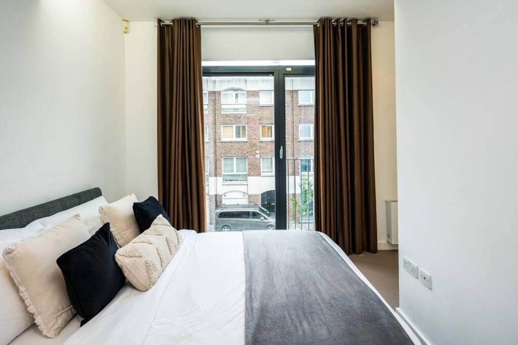 Chic And Spacious Flat Near Bond Street Appartement Londen Buitenkant foto