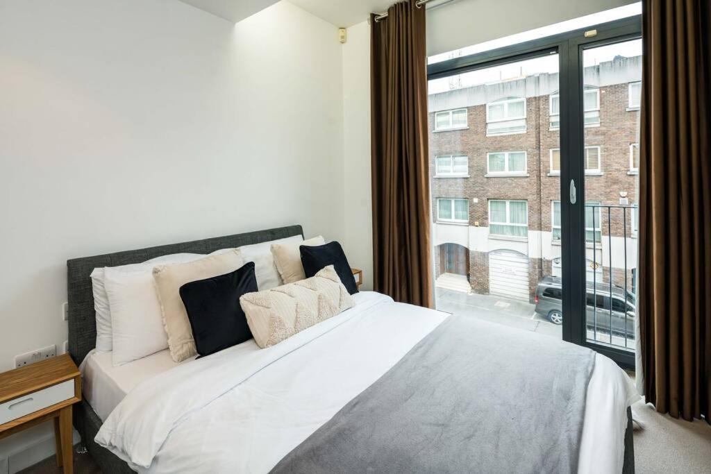 Chic And Spacious Flat Near Bond Street Appartement Londen Buitenkant foto