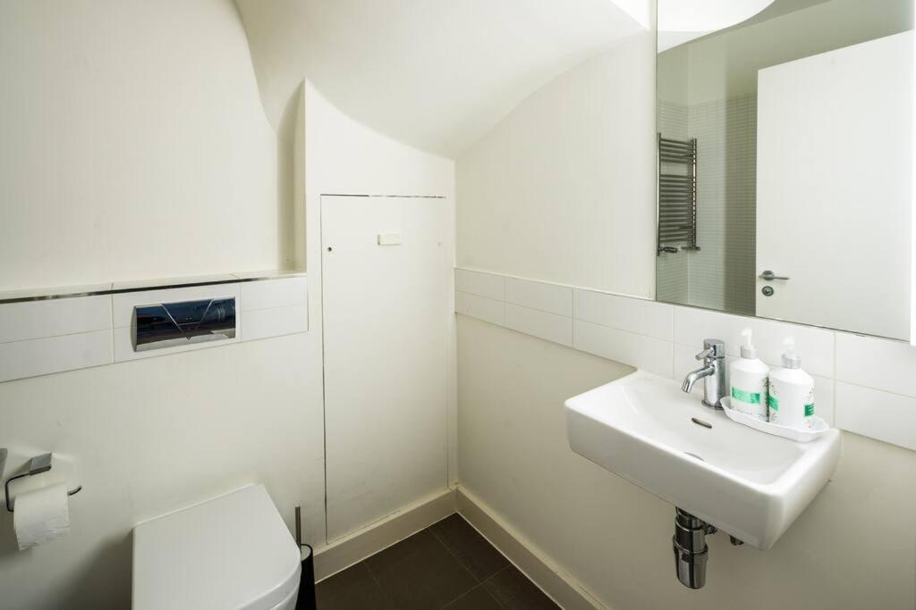 Chic And Spacious Flat Near Bond Street Appartement Londen Buitenkant foto