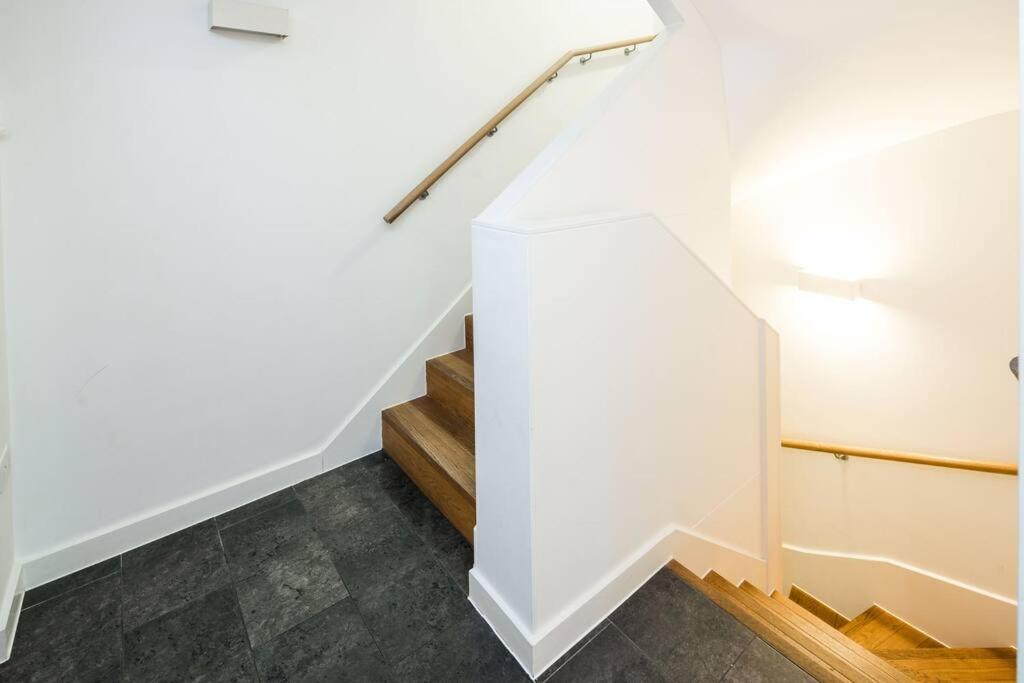 Chic And Spacious Flat Near Bond Street Appartement Londen Buitenkant foto